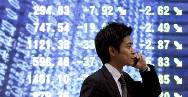 El Nikkei cierra con pérdidas por la caída del precio del petróleo