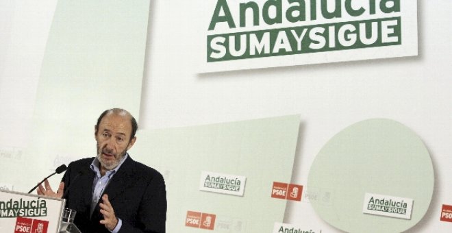 Rubalcaba dice que 40 años después del primer asesinato, ETA está más débil que nunca