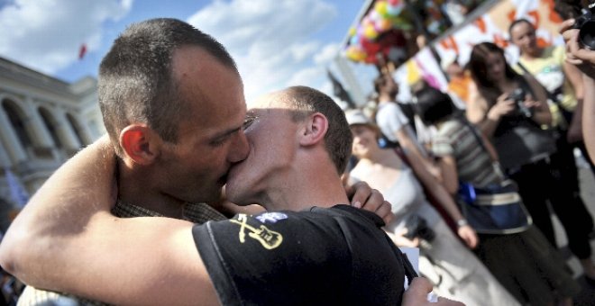 Varsovia vive su primera fiesta homosexual tras el fin de los gemelos Kaczynski
