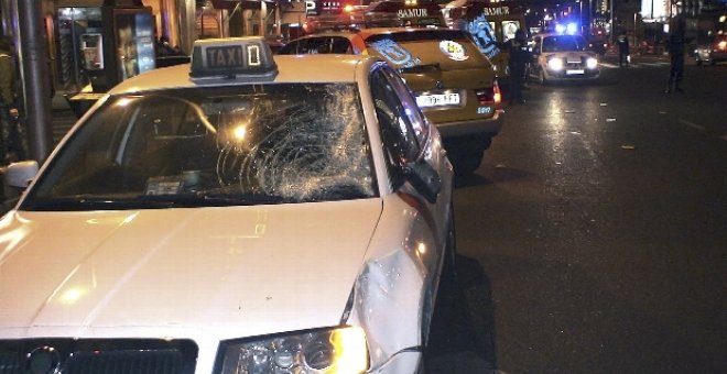Un hombre de 50 años muy grave tras ser arrollado por un taxi en Madrid