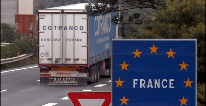 Transportistas franceses impiden el paso de camiones en la zona de Le Perthus