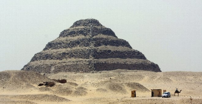Examinan la pirámide escalonada de Saqqara con rayos láser