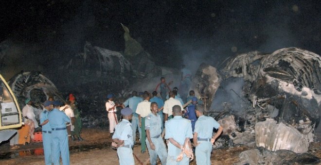 Las autoridades reducen a 30 el número de muertos en incendio avión en Jartum