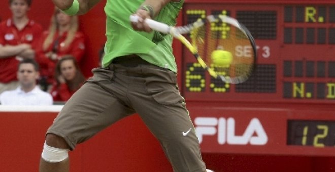 Novak Djokovic dice que Rafa Nadal cada vez juega mejor en hierba