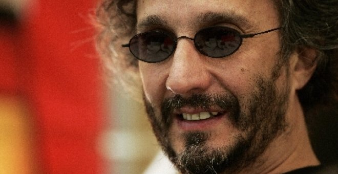 El cantante Fito Páez dice no saber reenviar correos electrónicos