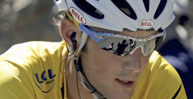 Registran el coche del padre de los hermanos Schleck en el Tour de Francia