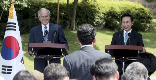 Bush promete sacar a Pyongyang del eje del mal si accede a la verificación