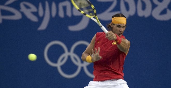 Nadal ejerce de número uno y vence a Hewitt