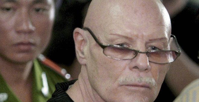 El músico Gary Glitter no llega a Londres por un supuesto ataque al corazón