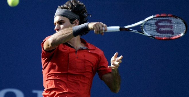 Federer sufre ante Andreev para llegar a los cuartos de final del Abierto de EE.UU.