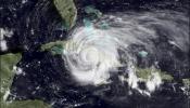 El huracán "Ike" se mueve lentamente por la costa de Cuba