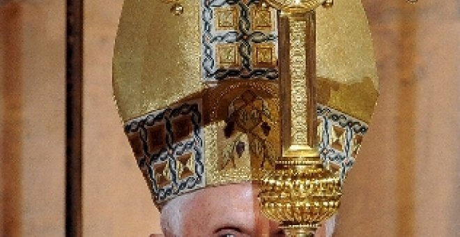 Benedicto XVI llega a la explanada de los Inválidos en París para una misa multitudinaria
