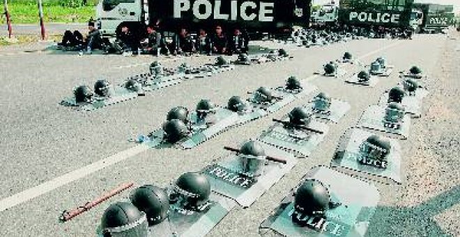 La oposición ataca a los policías en Tailandia
