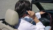 El móvil al volante distrae más que hablar con un pasajero