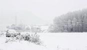 El temporal de frío y nieve aisla pueblos y bloquea carreteras