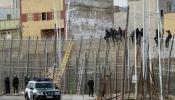 Absuelta la periodista de Melilla acusada de llevar en su coche a cuatro inmigrantes que saltaron la valla