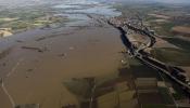 El Ebro respeta los cascos urbanos de Aragón y alcanza los seis metros en Zaragoza