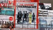 Una portada de 'Der Spiegel' con Merkel entre nazis desata una polémica mediática