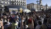 El 15-M mantiene su "grito mudo" en Sol a pesar de la prohibición de la Junta Electoral