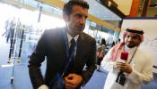 Figo se retira de la carrera por presidir la FIFA