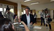 Revilla promete "buenos gestores", "honradez" y "eficacia" para Cantabria