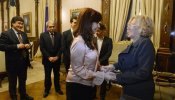 Cristina Fernández recibe a Manuela Carmena en la Casa Rosada