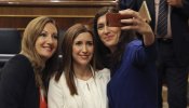 Besos, abrazos y 'selfies' en la despedida de la X legislatura