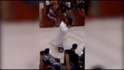 La Iglesia filipina sanciona a un cura por oficiar misa en patinete eléctrico