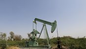 El petróleo sube a 34 dólares ante la perspectiva de que oferta y demanda se nivelen