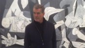 Pierce Brosnan sí puede fotografiarse ante el Gernica de Picasso