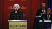 La jefa de la Reserva Federal defiende la "cautela" en la subida de tipos den EEUU por los riesgos globales