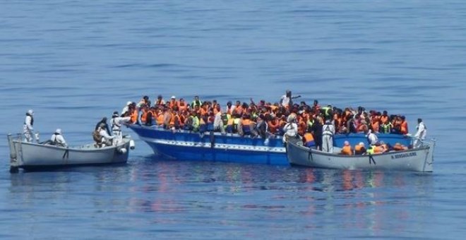 La flota naval italiana ya patrulla las aguas libias para controlar el flujo migratorio