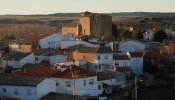 Un pueblo de Cuenca pide ayuda para retirar 80 toneladas de neumáticos