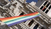 Agreden a una pareja gay que caminaba abrazada por la Puerta del Sol