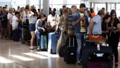 Denuncian escupitajos, tirones de pelo y "ordenadores por la cabeza" de los pasajeros afectados por Vueling
