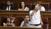 Los diputados de Podemos vuelven a ser abucheados en el pleno del Congreso al prometer su cargo
