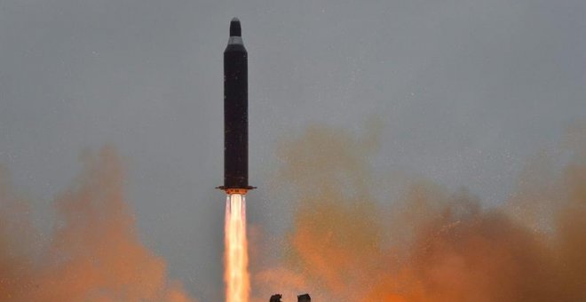 Corea del Norte ensaya motores para cohetes que podría usar en un misil intercontinental