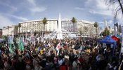 Las Madres de la Plaza de Mayo realizan su marcha número 2.000 acompañadas de miles de argentinos