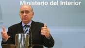 El ministro del Interior, sobre la condecoración al comisario Villarejo: "Si lo he hecho, no me he enterado"