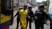 La increíble fuga del colombiano Enner Valencia: finge una lesión para salir en camilla y evitar su detención