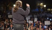 Pablo Iglesias no sale "a saludar" a la protesta junto al Congreso