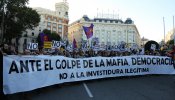Miles de personas protestan "contra el golpe de la mafia"