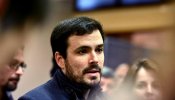 Alberto Garzón acusa a Báñez de "insultar a la gente" al decir que nadie cobra menos de 655 euros