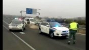 Un kamikaze estrella su coche contra un control de la Guardia Civil en la autopista A-92