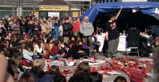 Miles de personas acuden a Sol en apoyo a las ocho feministas en huelga de hambre