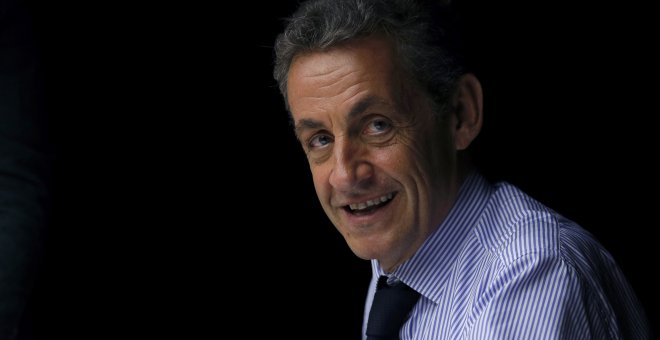 Sarkozy anuncia que votará por Macron por "responsabilidad" y no porque le apoye