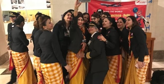 Air India hace el primer vuelo tripulado únicamente por mujeres