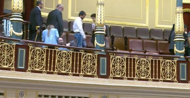 El Congreso expulsa de la tribuna a unos investigadores que reclaman "Dignidad predoctoral"