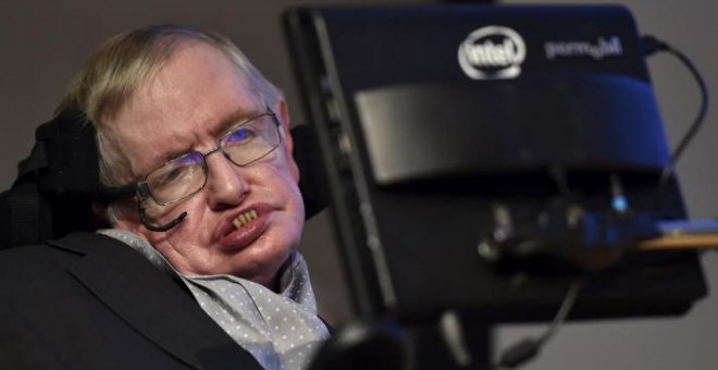Stephen Hawking pretende viajar al espacio con el multimillonario Richard Branson