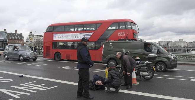 Cuatro muertos, entre ellos el atacante, y 40 heridos en un atentado terrorista cerca del Parlamento en Londres